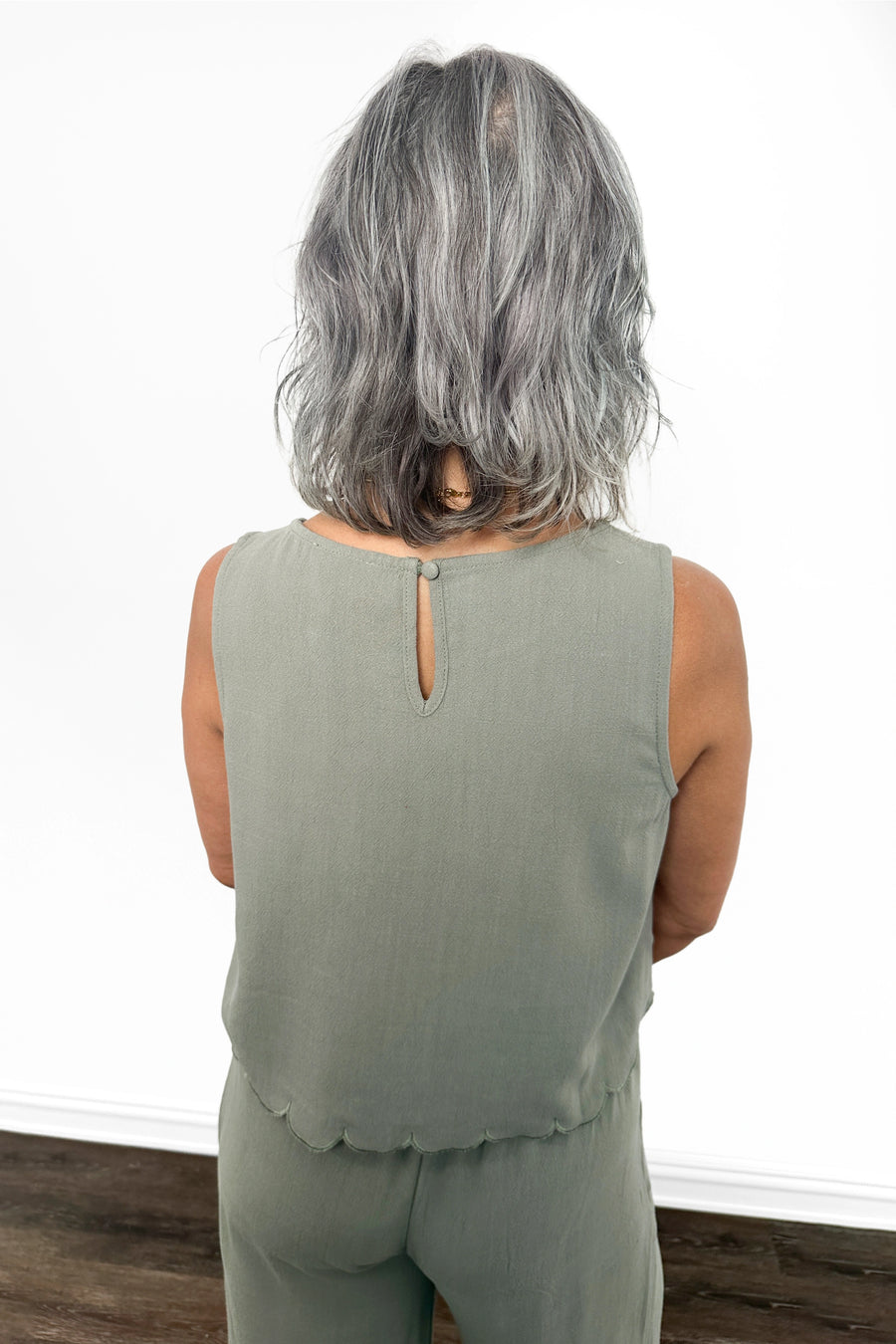 Women's Linen Blend Scalloped Edge Tank Top