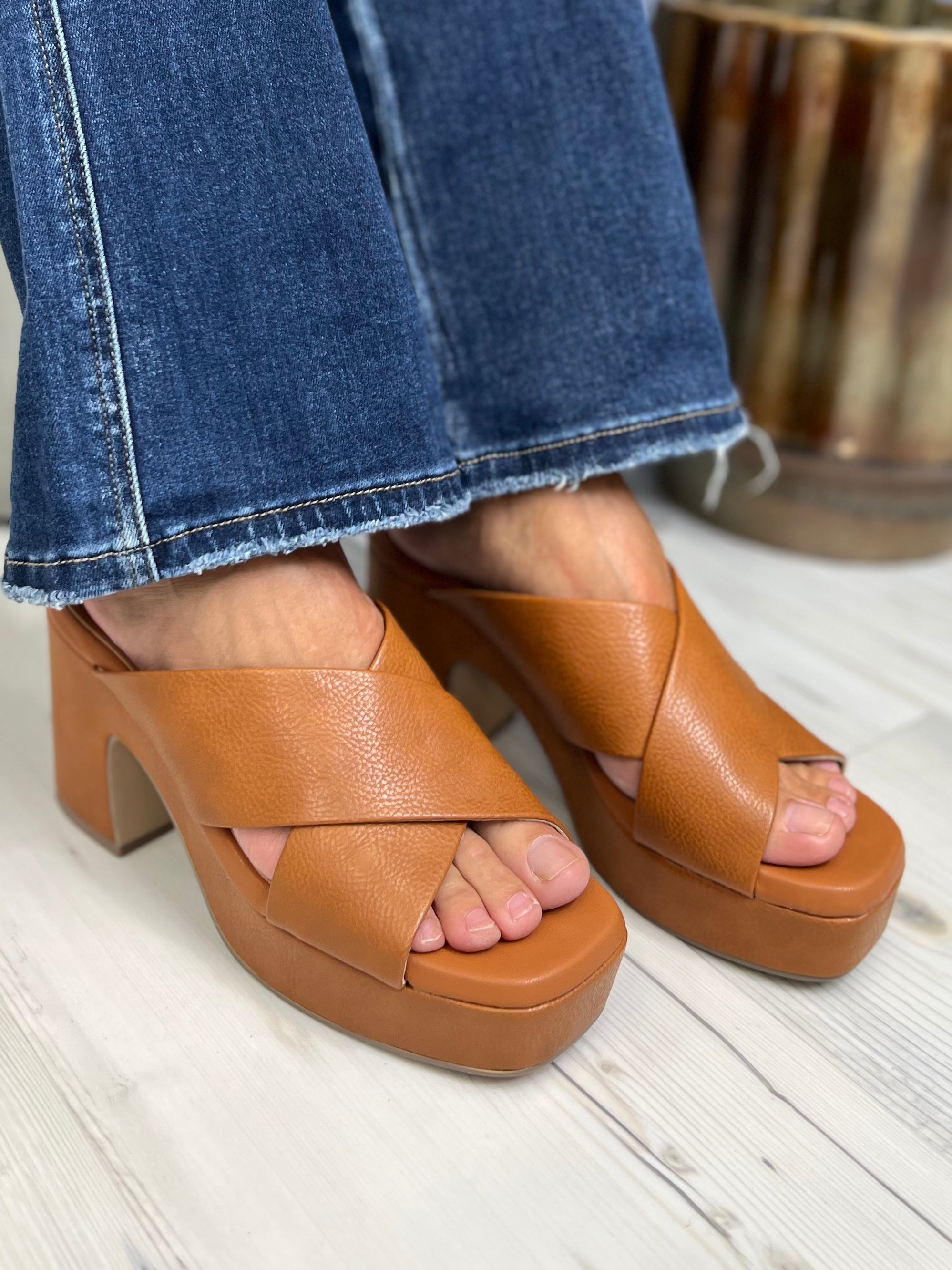 Yellow Box Ovilia Women's Platform Heel – Ava Lane Boutique