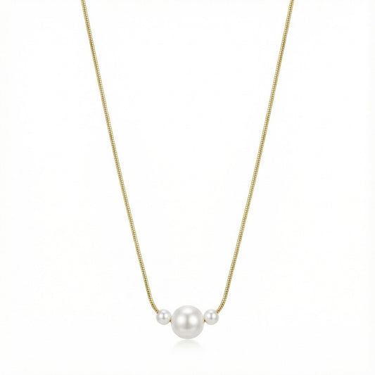 Pearl Trio Necklace in Gold