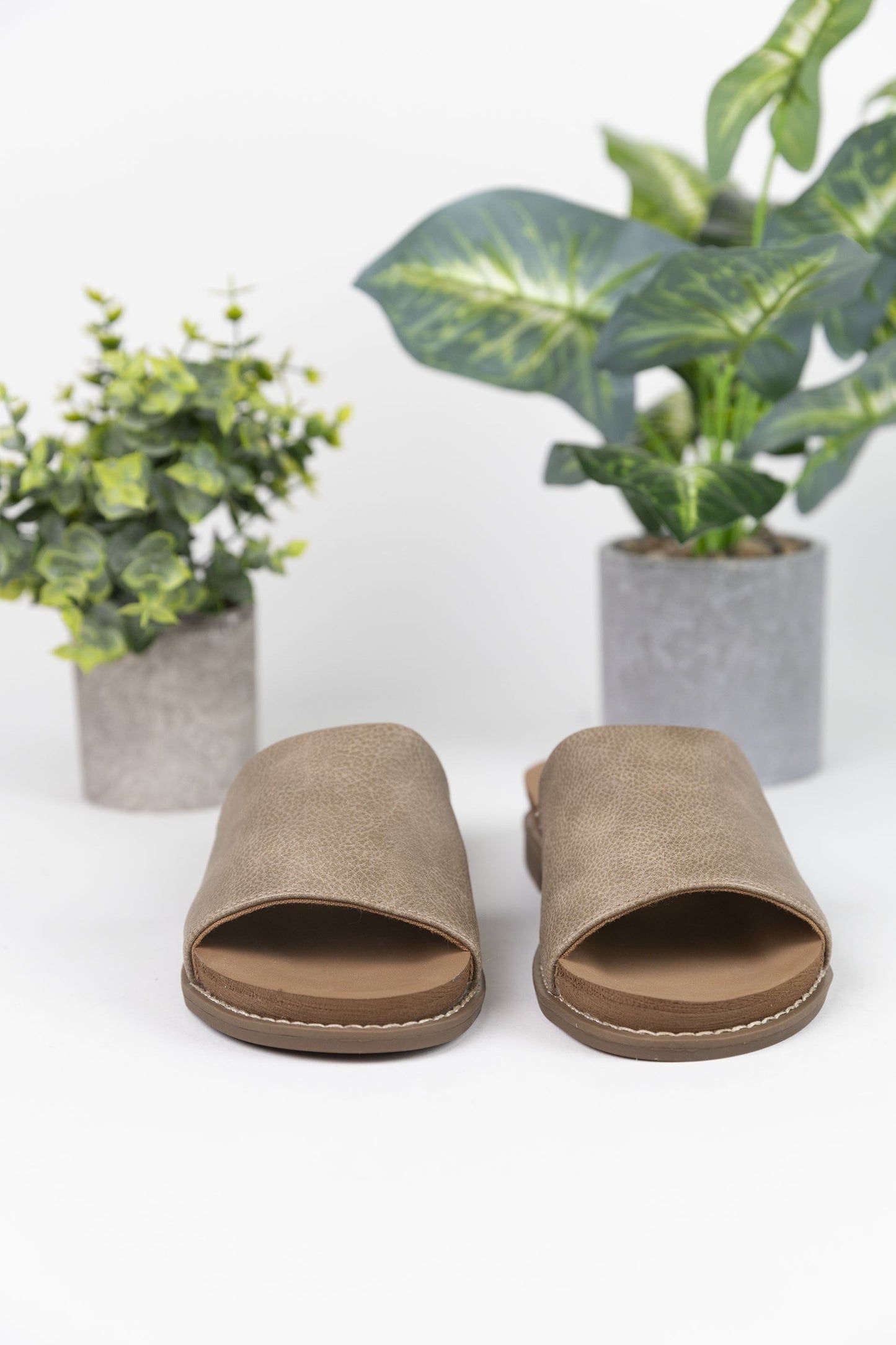 Kalo Slide Sandals