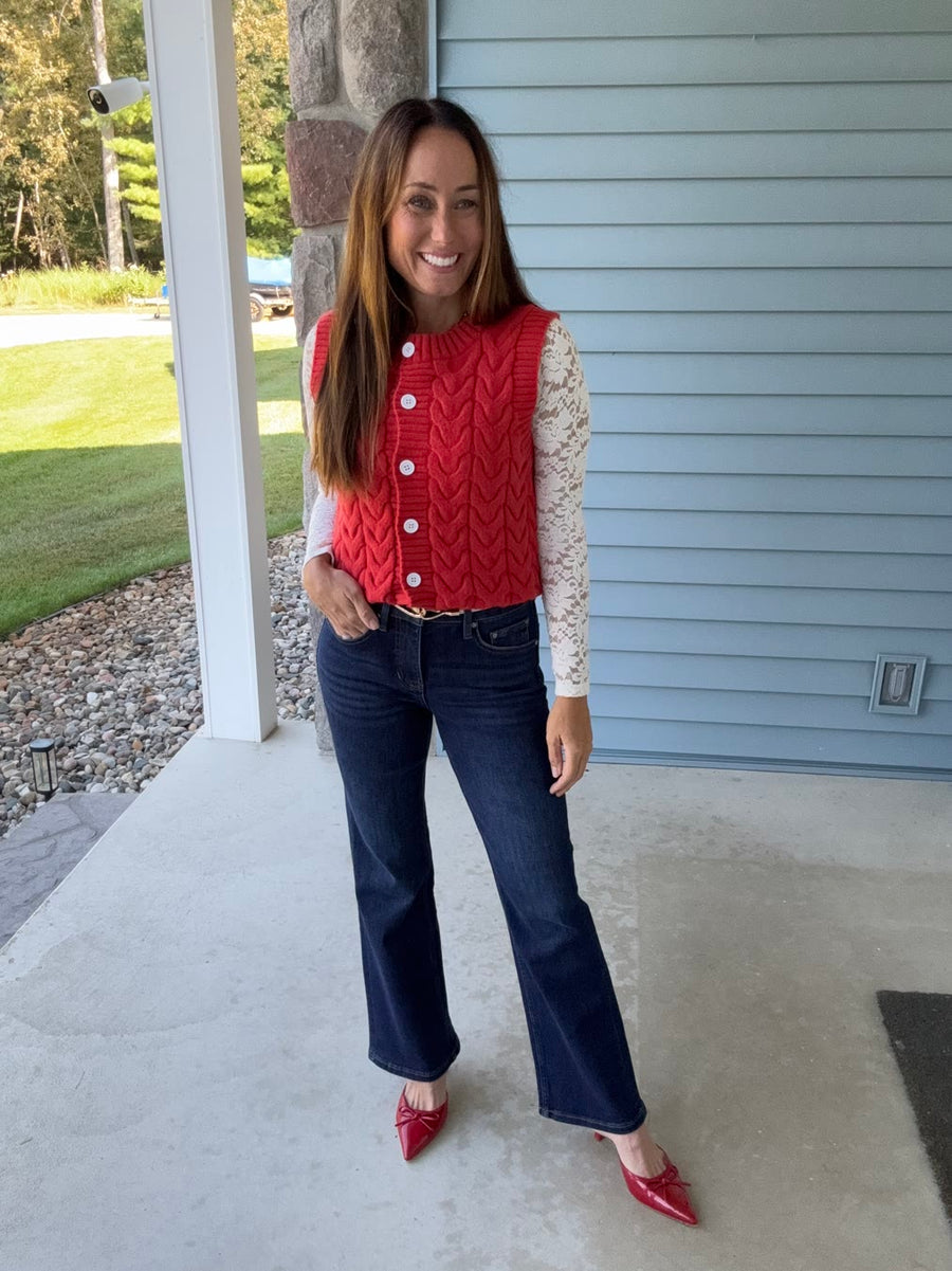 Laura, Ava Lane founder, 5'2" wearing the Erica mid rise bootcut jeans in size 1 Short 29"
