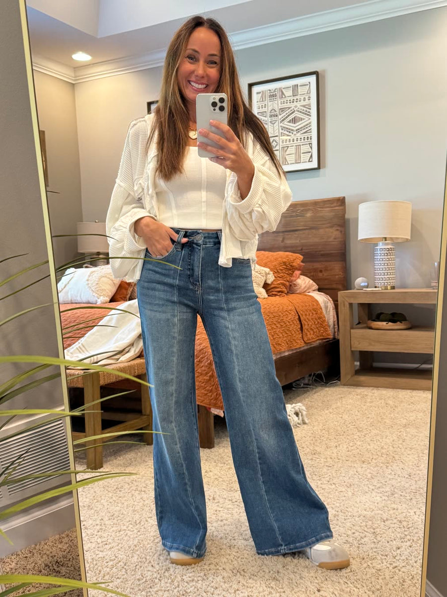 Laura, Ava Lane founder, 5'2" wearing the Esme high rise wide leg jeans in size 1 Short 29"