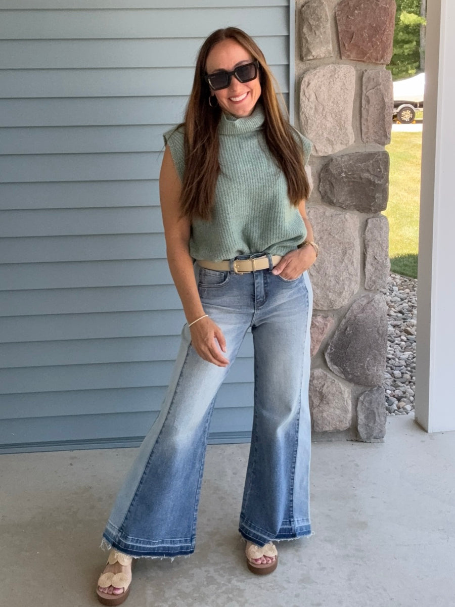 Laura, Ava Lane founder, 5'2" wearing the Leah high rise wide leg jeans in size 1 Short 29"