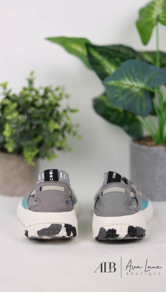 Grace & Hustle Sneaker