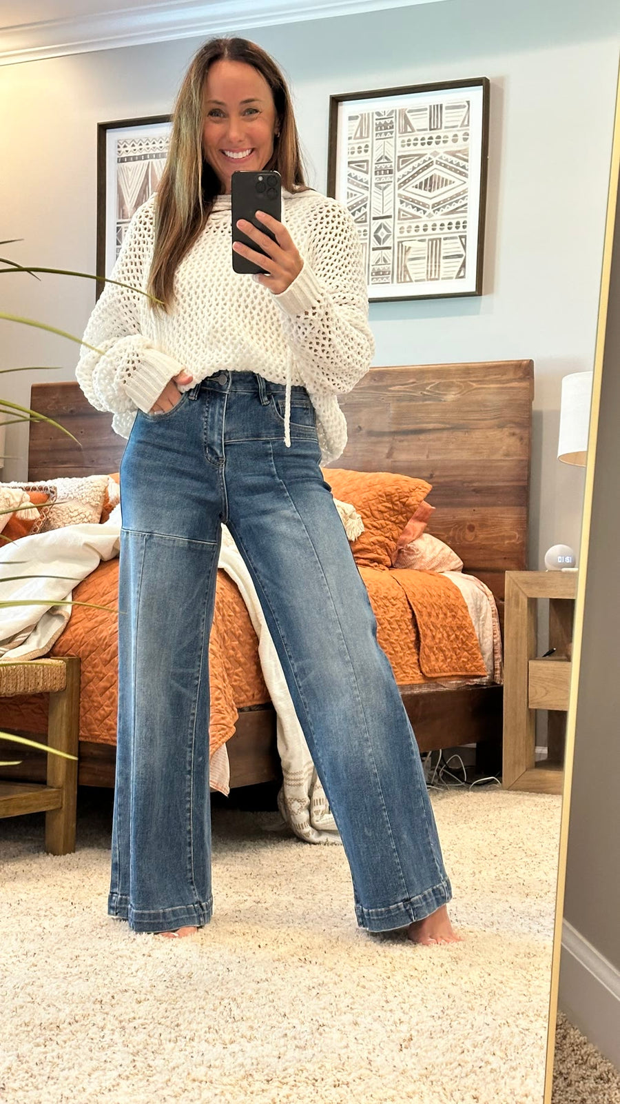 Laura, Ava Lane founder, 5'2" wearing the Scarlet high rise wide leg front seam jeans in size 1 Short 29"